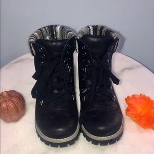 Cliffs by white Mountain boots